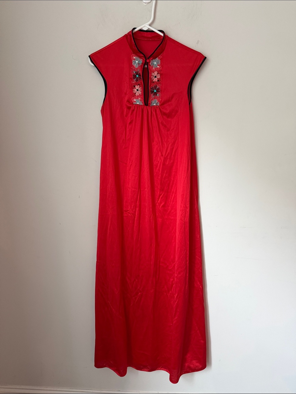 Vintage JCPenney Asian Inspired Red Satin Embroidered Nightgown XS ^